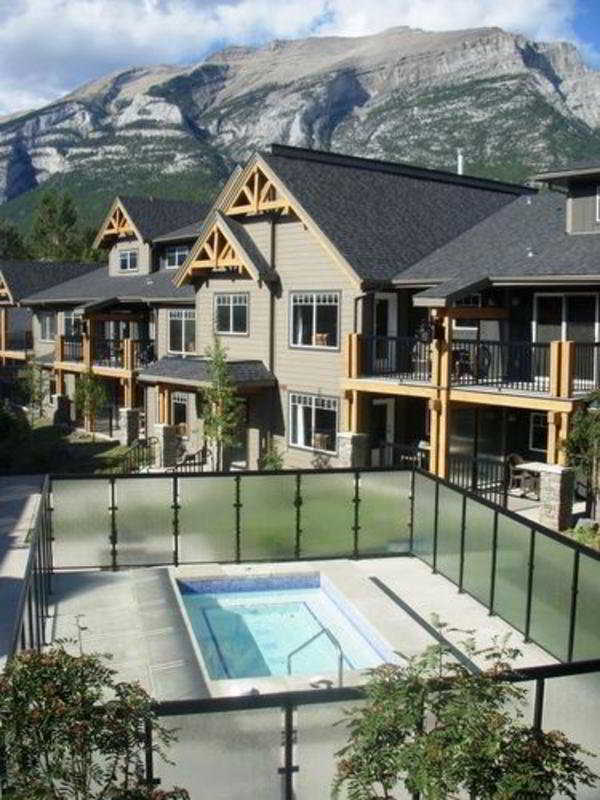 Copperstone Resort By Clique Канмор Екстериор снимка