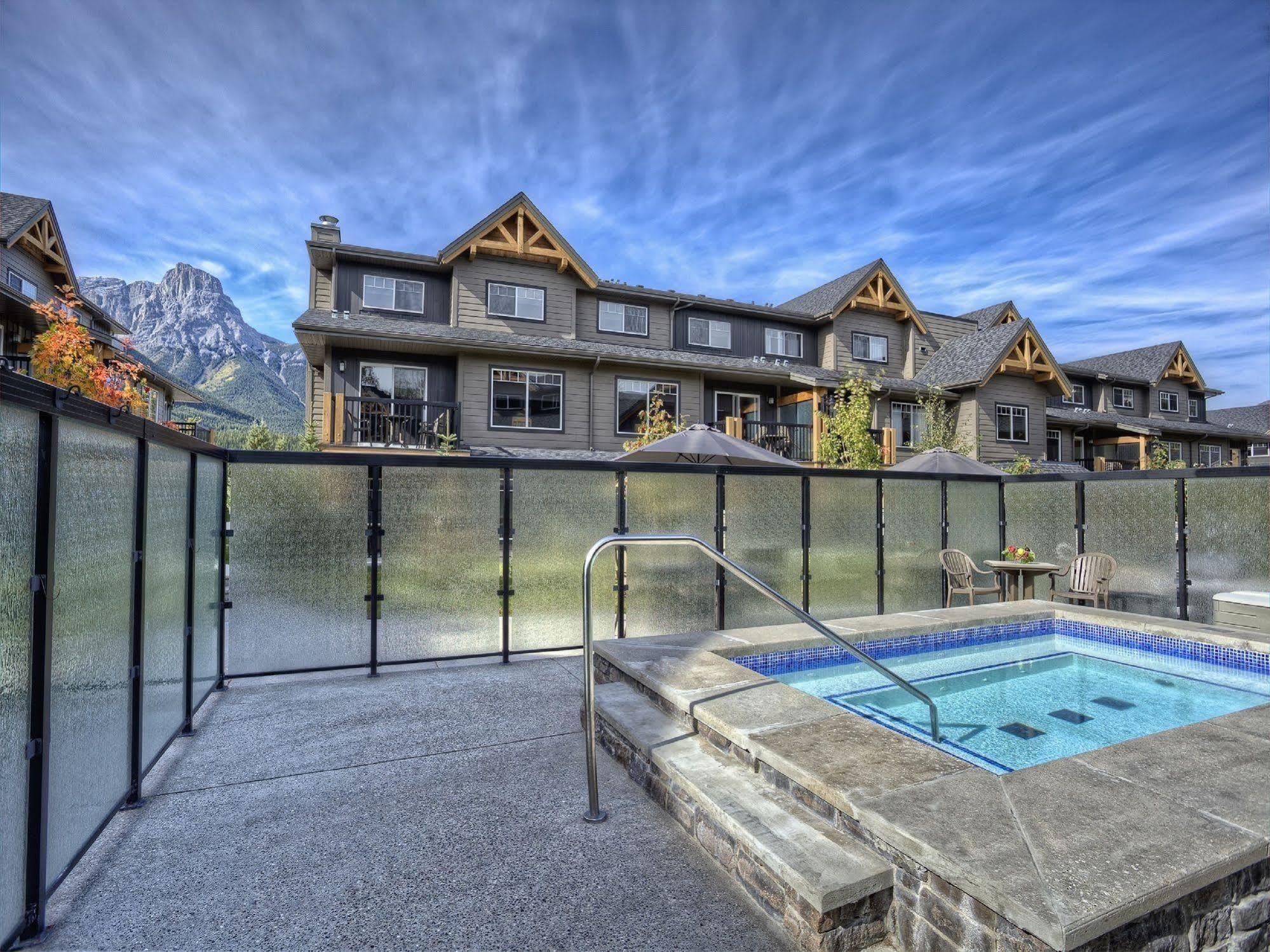 Copperstone Resort By Clique Канмор Екстериор снимка
